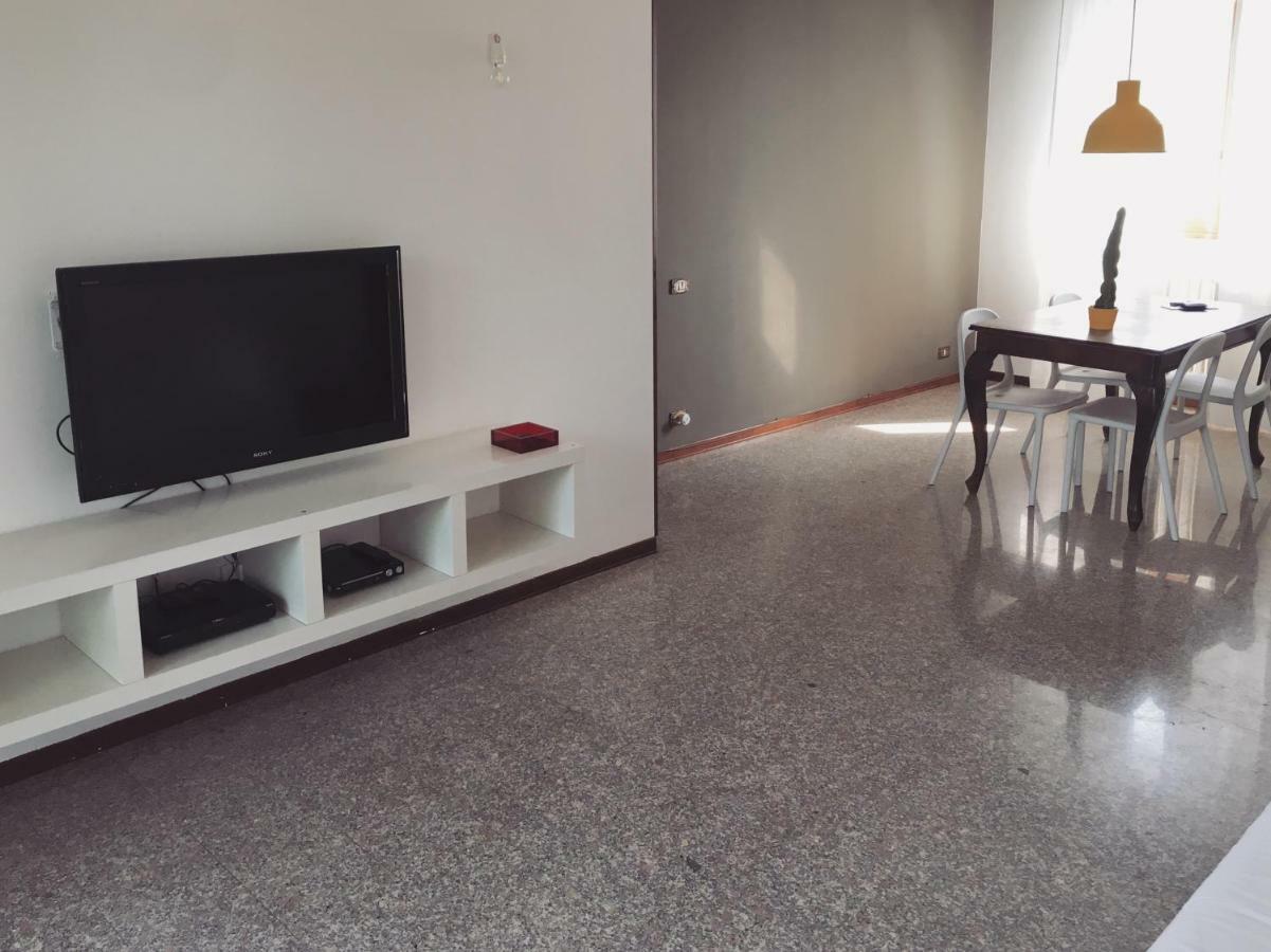 Sunny Family Apartment In Villa - Humanitas Forum Ieo Pieve Emanuele Bagian luar foto